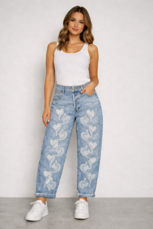 Jean denim délavé à la coupe droite décontractée