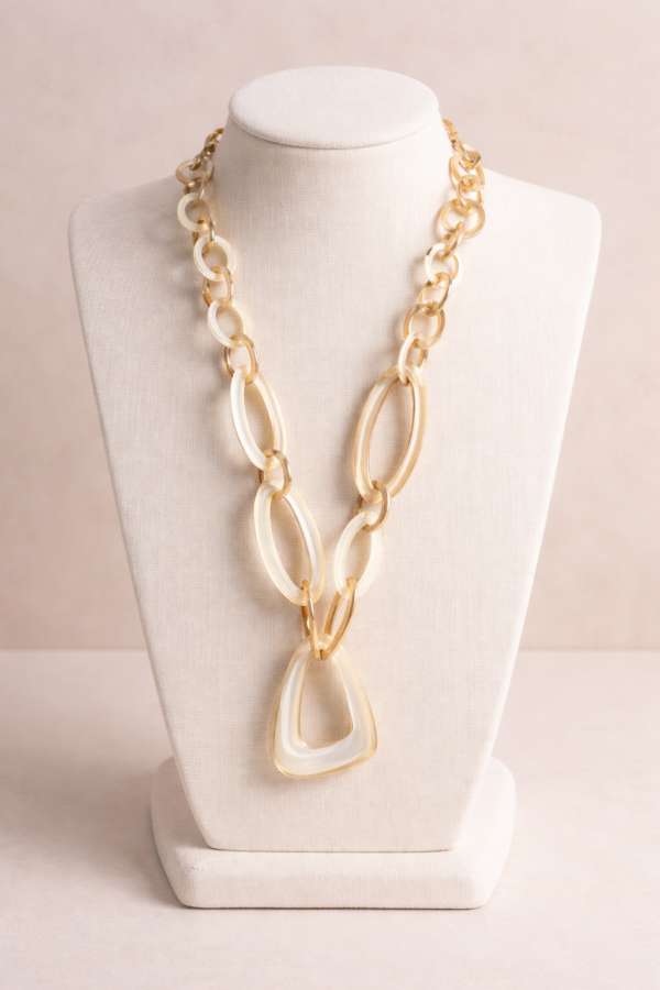 Collier long à maillons en résine beige nacré