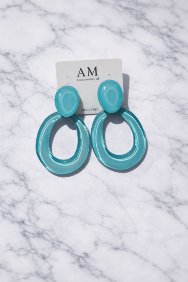 Boucles d’oreilles pendantes turquoise en résine