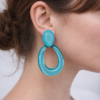 Boucles d’oreilles pendantes turquoise en résine